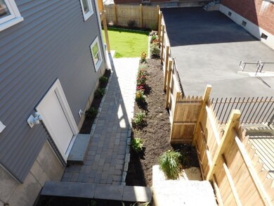 121 Cummins Hwy unit 1, Boston, MA 02131 - photo 5