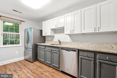 33 Devon Ct, Sterling, VA 20165 - photo 6