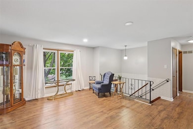 3929 53rd St, Des Moines, IA 50310 - photo 2