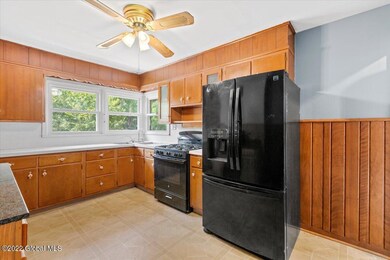 33 Hampton Ave, Rensselaer, NY 12144 - photo 4