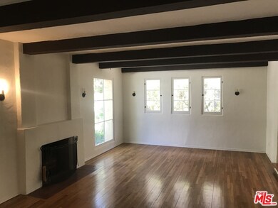 Beamed Livingroom w/fireplace