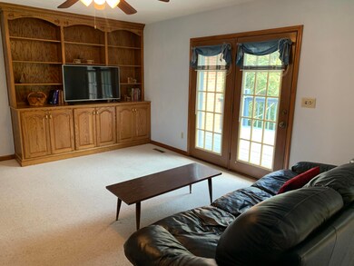 7 Family Room (4)