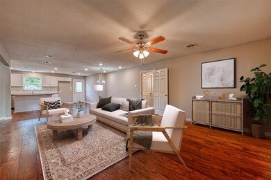 984 N Victory Dr, Houston, TX 77088 - photo 2
