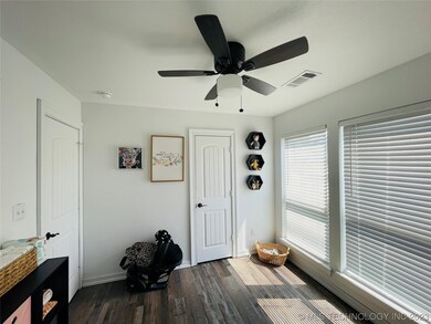 1008 Hugo St, Muldrow, OK 74948 - photo 7