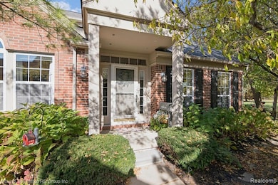 13621 Chinkapin Dr unit 6, Belleville, MI 48111 - photo 2