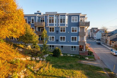 135 Sheridan St 202 Exterior