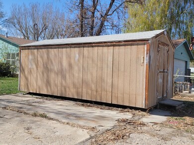 712 B St, Basin, WY 82410 - photo 7