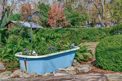 504 N Pecan St, Fredericksburg, TX 78624 - photo 6