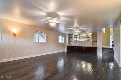 FAMILY ROOM (52)