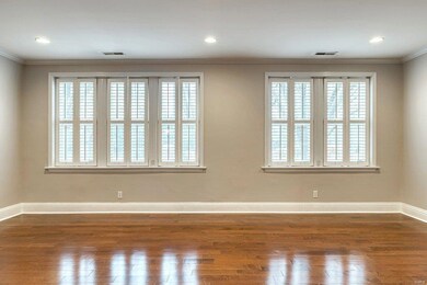 Spacious living room