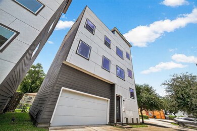 1630 W 24th St, Houston, TX 77008 - photo 4