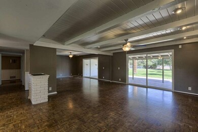 006_Family Room