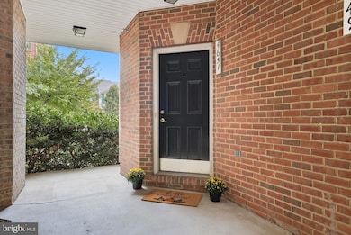 4651 Red Admiral Way unit 157, Fairfax, VA 22033 - photo 2