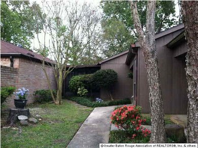 VERY SECURE AND PRIVATE COURTYARD