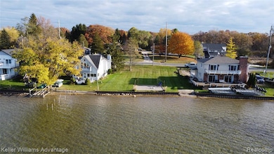 371 E Shore Dr, Whitmore Lake, MI 48189 - photo 3