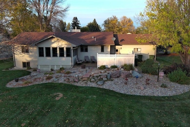 1409 N Ridge Rd, Mitchell, SD 57301 - photo 2