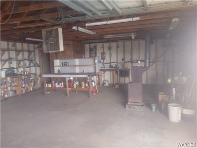 Workshop in front garage