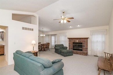 202 Forest Ridge Ct, Glen Carbon, IL 62034 - photo 3