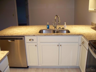 12080 Regency Run Ct, Cincinnati, OH 45240 - photo 5