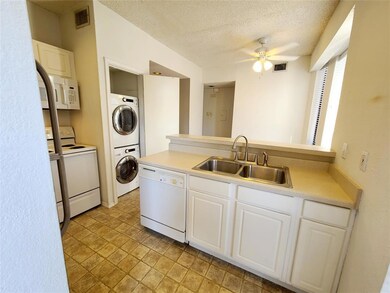 2002 N Fitzhugh Ave unit 4, Dallas, TX 75204 - photo 6