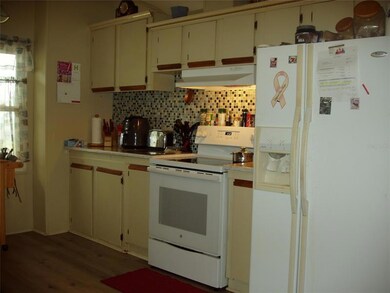 35130 Lindsey Ln, Zephyrhills, FL 33541 - photo 5