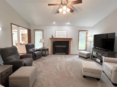 1121 Woodland Dr, Newton, IA 50208 - photo 2