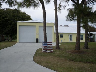 FRONT NICE CONCRETE DRIVEWAY