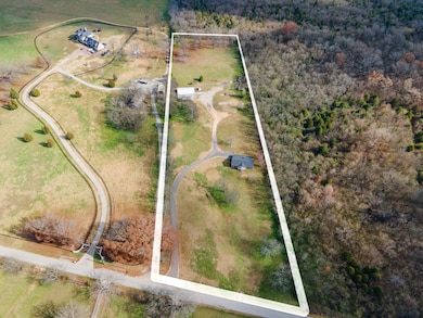 6681 Polk Ln, Columbia, TN 38401 - photo 4