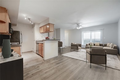 9100 Dr Martin Luther King jr St N unit 905, Saint Petersburg, FL 33702 - photo 3