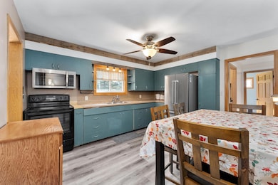 305 S Clark St, Thorp, WI 54771 - photo 4