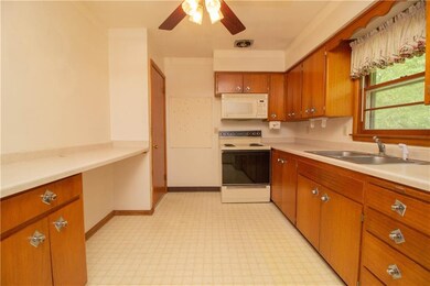 4013 Lynner Dr, Des Moines, IA 50310 - photo 7