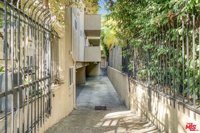 525 N Sweetzer Ave, West Hollywood, CA 90048 - photo 4