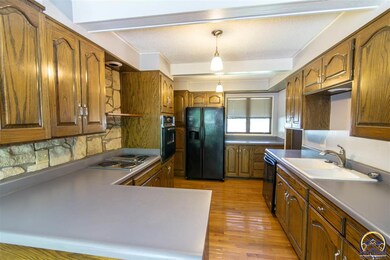 3525 SW Randolph Ave, Topeka, KS 66611 - photo 7