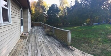 front deck 1030 Pine Tree Ln, Nixa