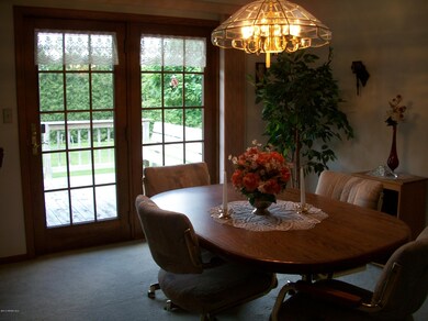 Dining w/doors to patio