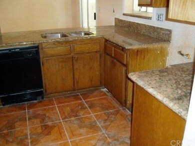 REMODELED KITCHEN/GRANITE COUNTERS!