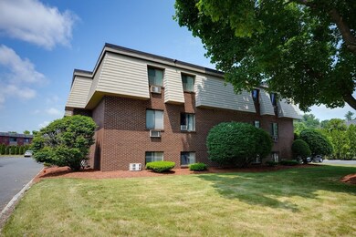 9 Hallmark Gardens unit 3, Burlington, MA 01803 - photo 4