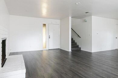 4409 Catlin Cir-004-008-Living Room-MLS_