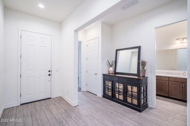 4-web-or-mls-63 E Megan St (03)