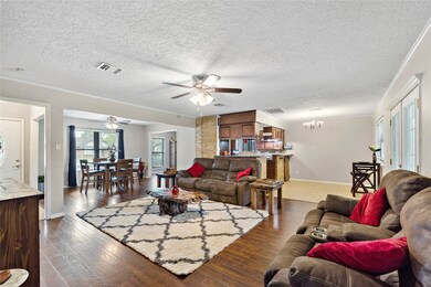 Spacious and open concept. Beautiful laminate flooring.