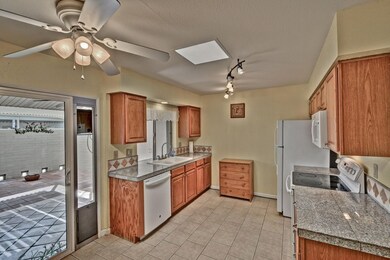 13689 N Garden Court Dr unit 15C, Sun City, AZ 85351 - photo 7