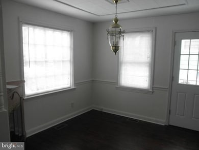 8717 Eddington Rd, Parkville, MD 21234 - photo 3