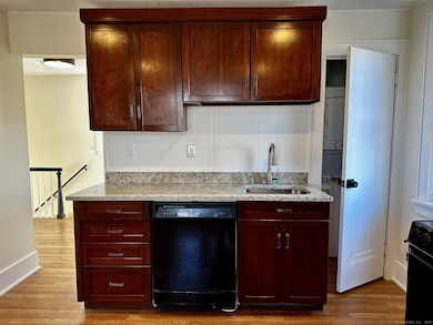 336 Federal Rd unit 2nd floor, Brookfield, CT 06804 - photo 3