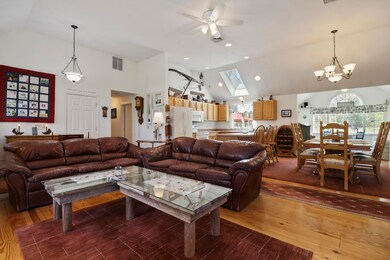 006-photo-living-room-8293928