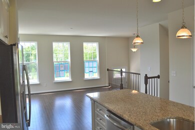 9064 Isabel Ln, Manassas Park, VA 20111 - photo 4