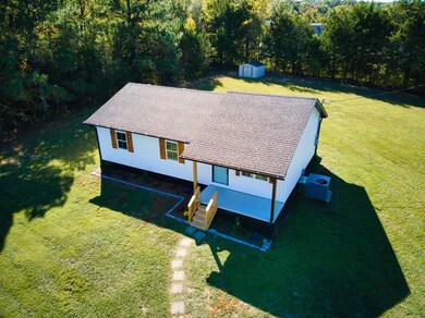 140 White Dr, Shelbyville, TN 37160 - photo 3