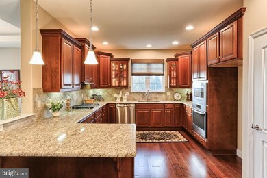 565 Springbrook Dr, Palmyra, PA 17078 - photo 2