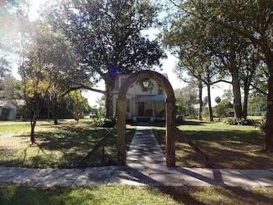 207 E 2nd Ave, Pierson, FL 32180 - photo 2