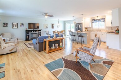 395 S Mammoth Rd, Manchester, NH 03109 - photo 5