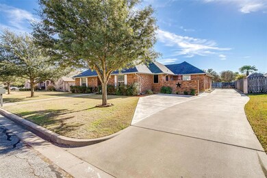 1103 Hemphill Dr, Cleburne, TX 76033 - photo 3